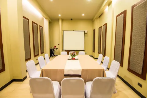 Ariana Hotel Business Photos