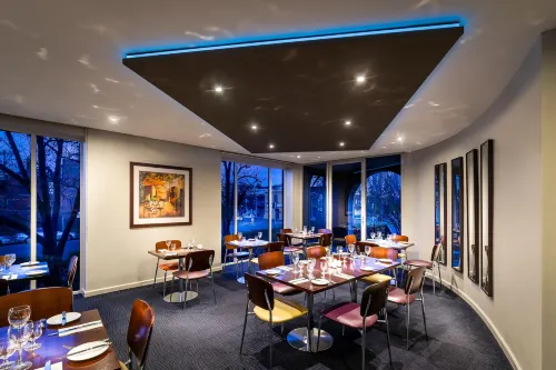 Best Western Plus Travel Inn Hotel Restauration Photos