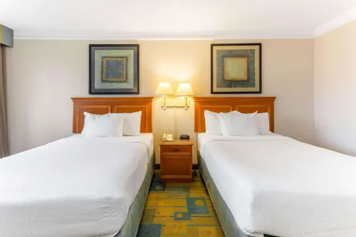 La Quinta Inn & Suites by Wyndham Redding Chambres Photos