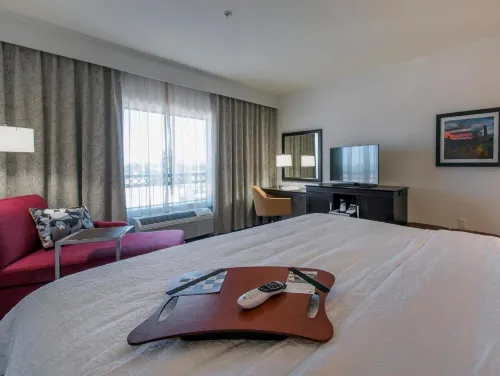Hampton Inn & Suites by Hilton Phoenix Tempe Rooms Photos