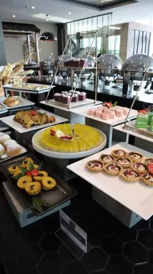 EASTERN HOTEL BOJONEGORO Makanan Photos