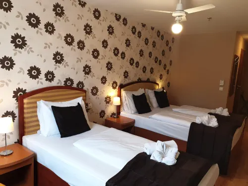 Six Inn Hotel Budapest Photos