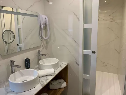 Brit Hotel Privilège le Royal - Centre Gare Camere Photos
