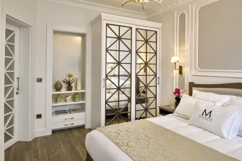 Mirrors Hotel Camere Photos