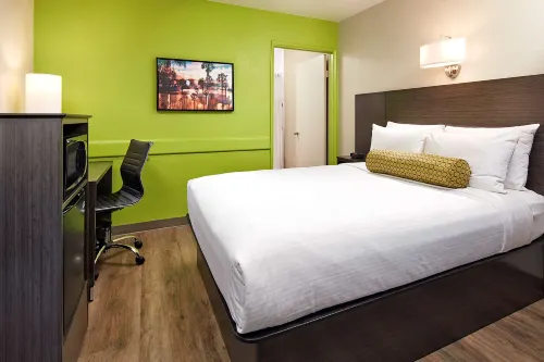 SureStay Hotel by Best Western San Diego Pacific Beach Rooms Photos