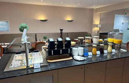Drake Longchamp Dining Photos