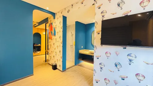 Yellow Bee Resort Cililitan Kamar Photos