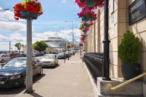 Commodore Hotel بالقرب من الفندق Photos