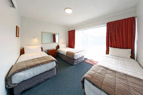 289 Midway Motel Rooms Photos