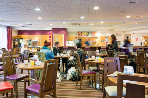 Holiday Inn Express Poole Restauration Photos