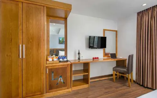 La Beach Hotel Photos