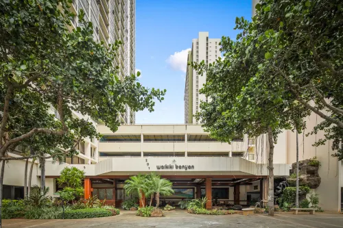 Aston at The Waikiki Banyan Экстерьер Photos