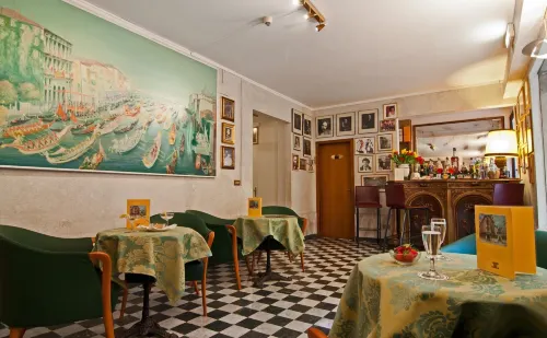 Hotel La Fenice et des Artistes Dining Photos