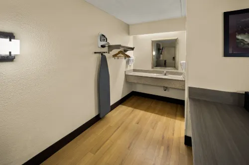 Red Roof Inn Chapel Hill - UNC Rooms Photos