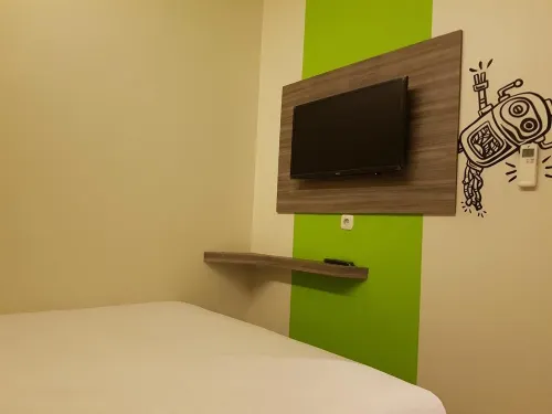 Bold Hotel Jakarta Zimmer Photos
