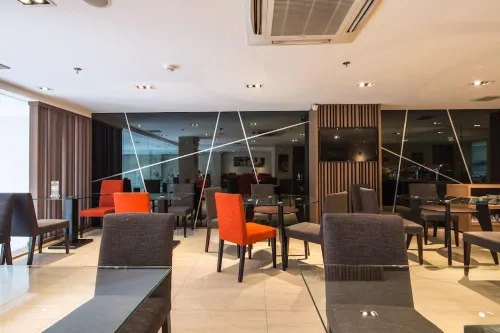 The Luxe Hotel Restauration Photos