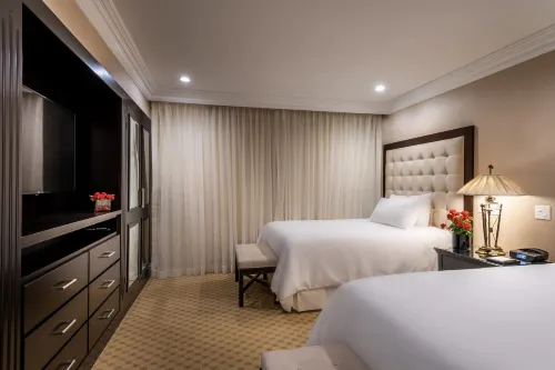 Beverly Hills Plaza Hotel & Spa Rooms Photos