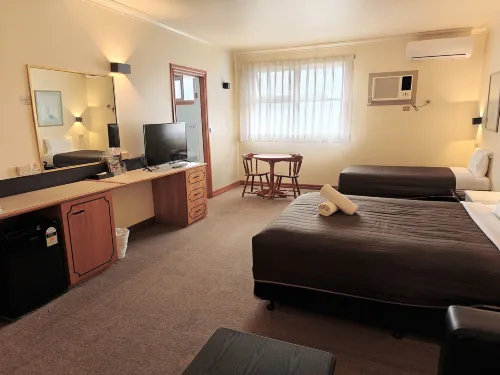 St Georges Motor Inn Photos