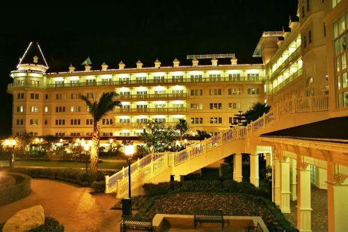 Hong Kong Disneyland Hotel Exterior Photos
