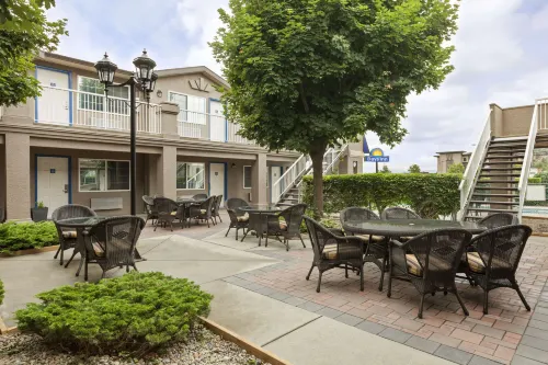 Days Inn by Wyndham Kelowna Espaces publics Photos