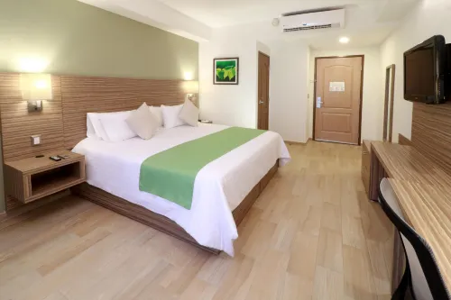 Wyndham Garden Monterrey Valle Real Rooms Photos
