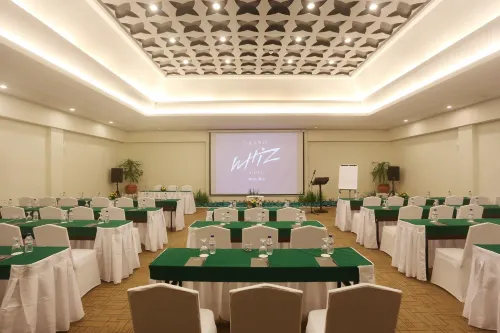 Grand Whiz Hotel Nusa Dua Bali Бизнес-удобства Photos