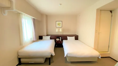 Smile Hotel Kitaasaka Kamar Photos