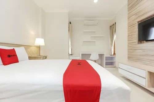RedDoorz Premium Near Ragunan Zoo 2 Chambres Photos