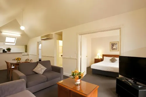 Majestic Old Lion Apartments Photos
