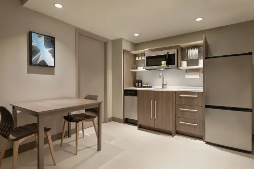 Home2 Suites by Hilton Chicago River North Rooms Photos