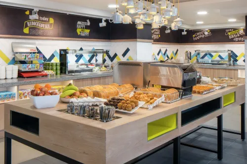 Hampton by Hilton Birmingham Broad Street Dining Photos