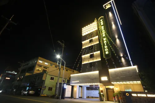 The Stone Bridge Hotel Sasang Exterior Photos