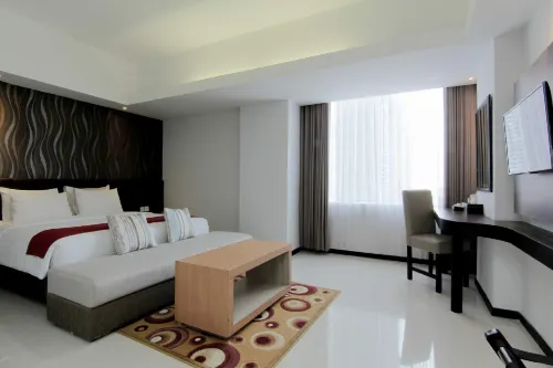 The Sun Hotel Madiun Photos