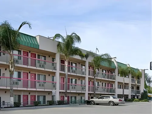Days Inn by Wyndham Ontario Airport Esterni Photos