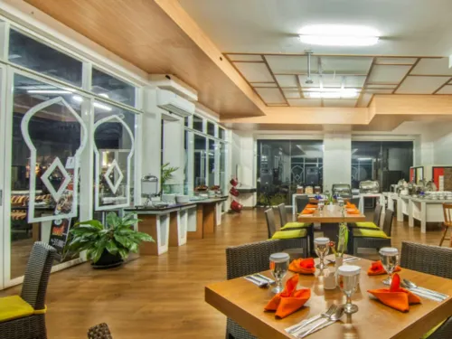 The Rizen Hotel Makanan Photos