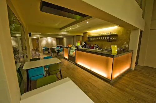 Riverside Boutique Hotel Restauration Photos