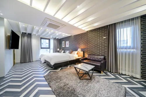 The Post Hotel Unggulan Photos