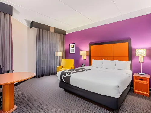 La Quinta Inn & Suites by Wyndham Raleigh Durham Airport Rooms Photos