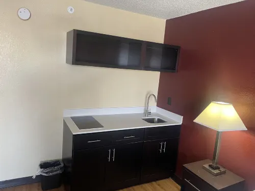 Red Roof Inn & Suites Indianapolis Airport Rooms Photos