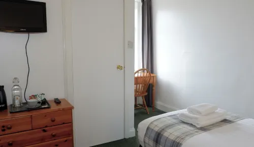 4 Friends House Photos