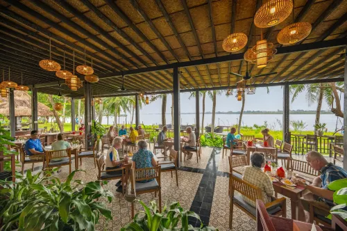 Vinh Hung Riverside Resort & Spa Dining Photos
