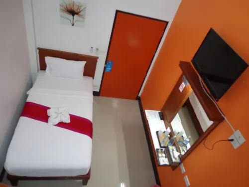 First and Frang Hotel - Koh Phangan Huoneet Photos