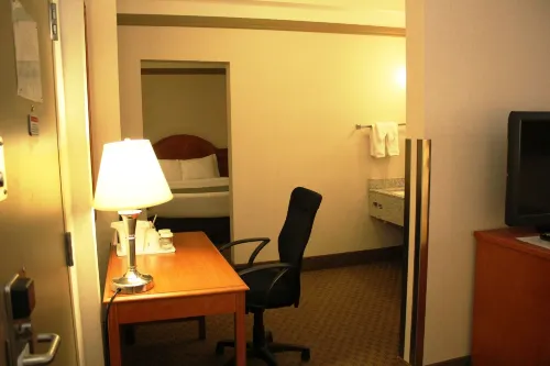 Ramada by Wyndham Edmonton South Zimmer Photos