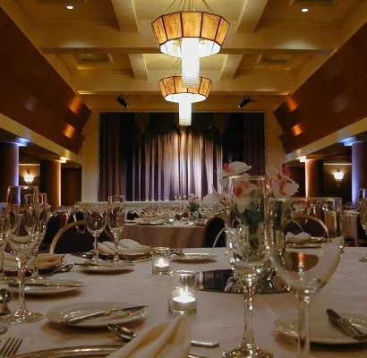 The Claremont Resort & Club Restauration Photos