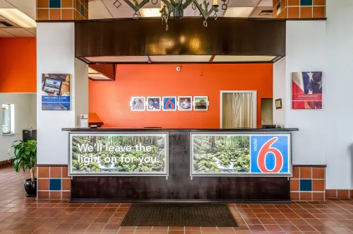Motel 6 Oakdale, CA Aree comuni Photos