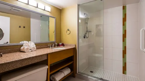 Best Western Premier Toronto Airport Carlingview Hotel Kamar Photos