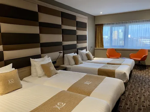 XO Hotels Blue Tower Zimmer Photos