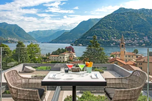 Hilton Lake Como À proximité de l'hôtel Photos