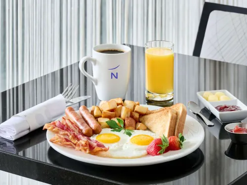 Novotel Toronto North York Dining Photos