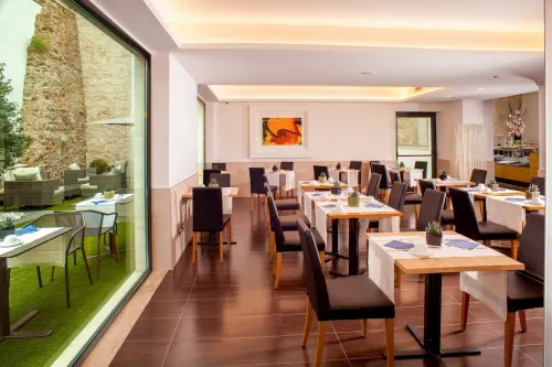 The Spring House Hotel Rome Vatican, Tapestry Collection by Hilton Ăn uống Photos